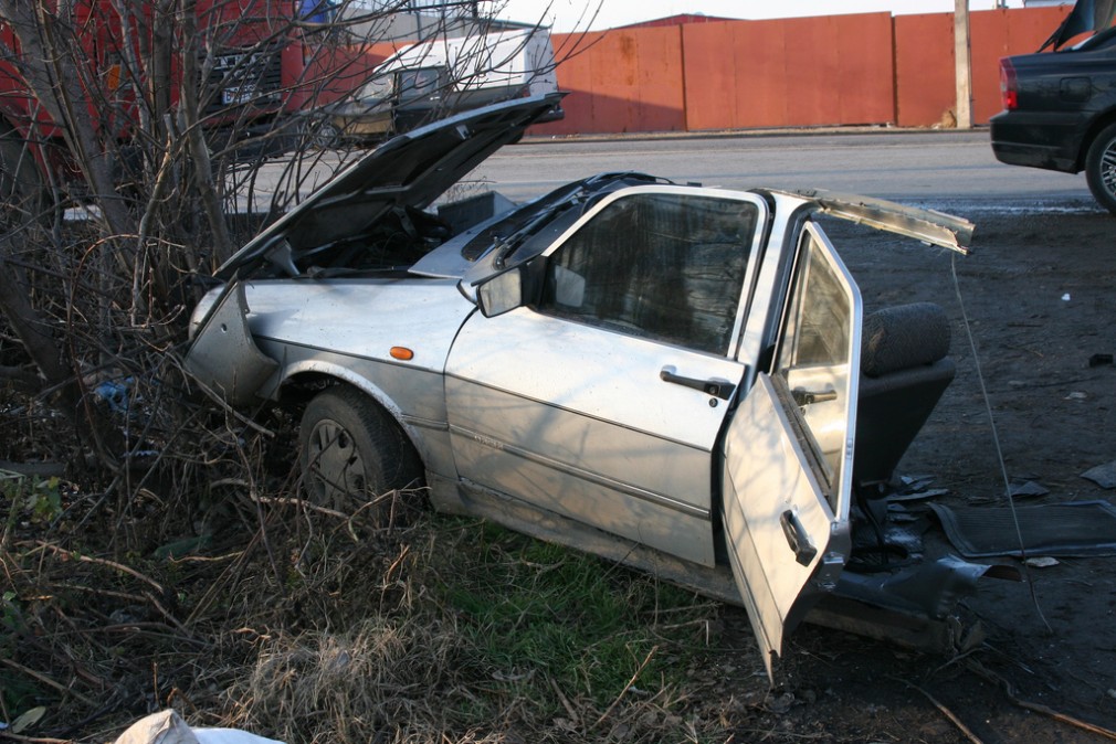 Accident cu trei maşini pe Splaiul Independenţei în Bucureşti