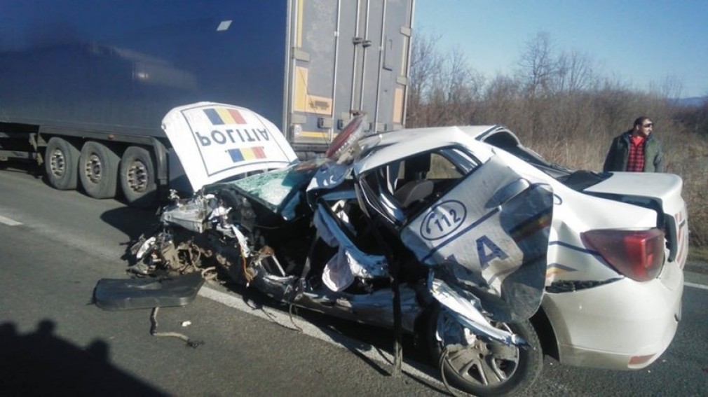 Maşină de Poliţie, implicată într-un accident rutier în Caraş-Severin