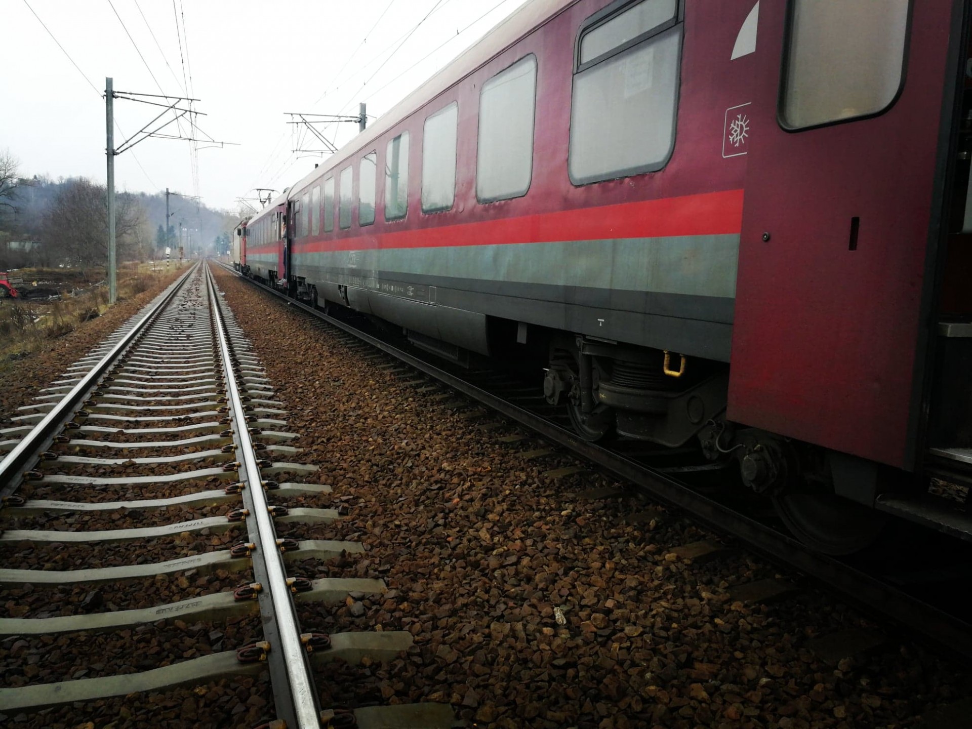 Trenul care circula de la București la Budapesta a deraiat