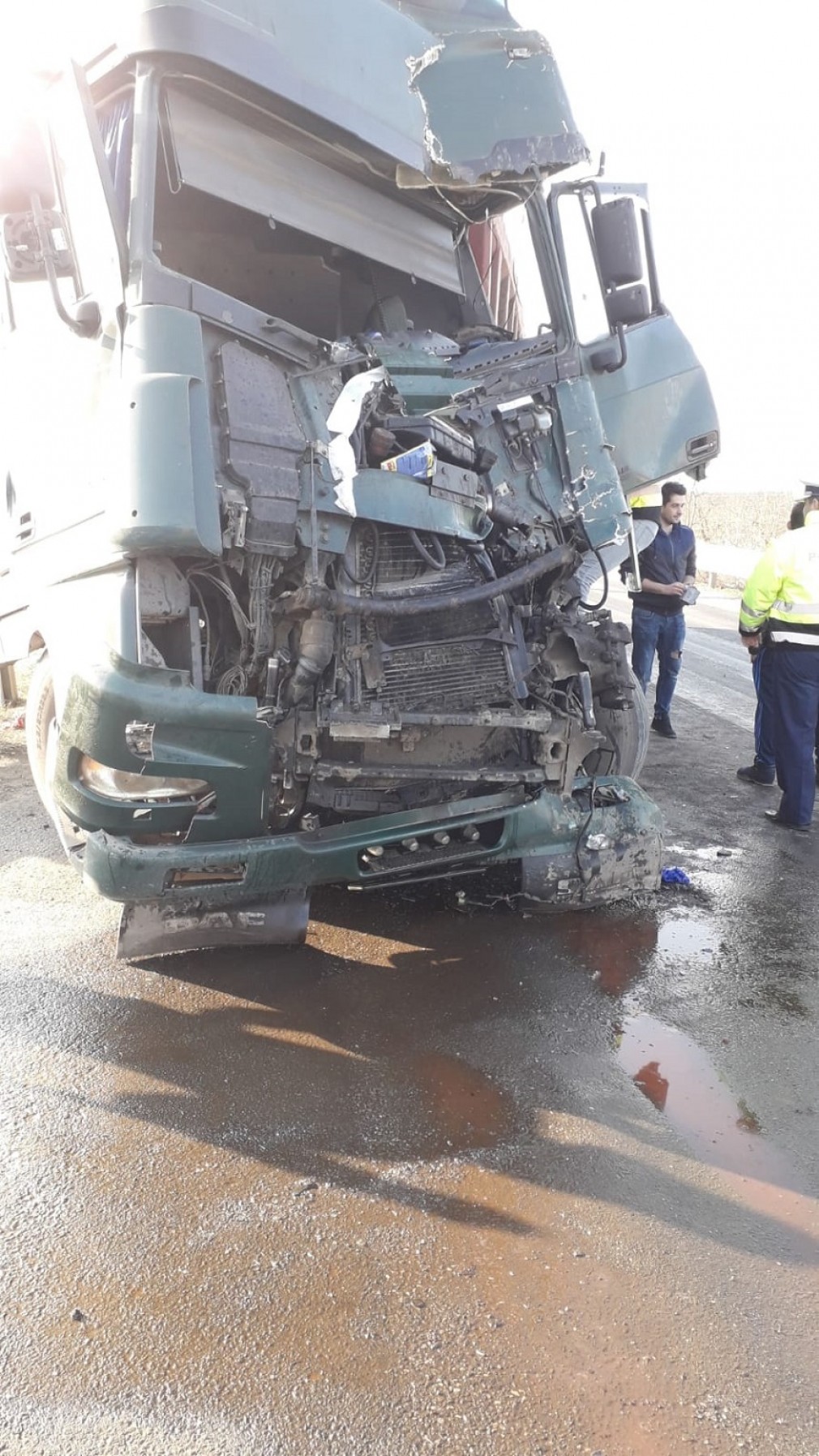Grav accident cu două camioane în Hunedoara