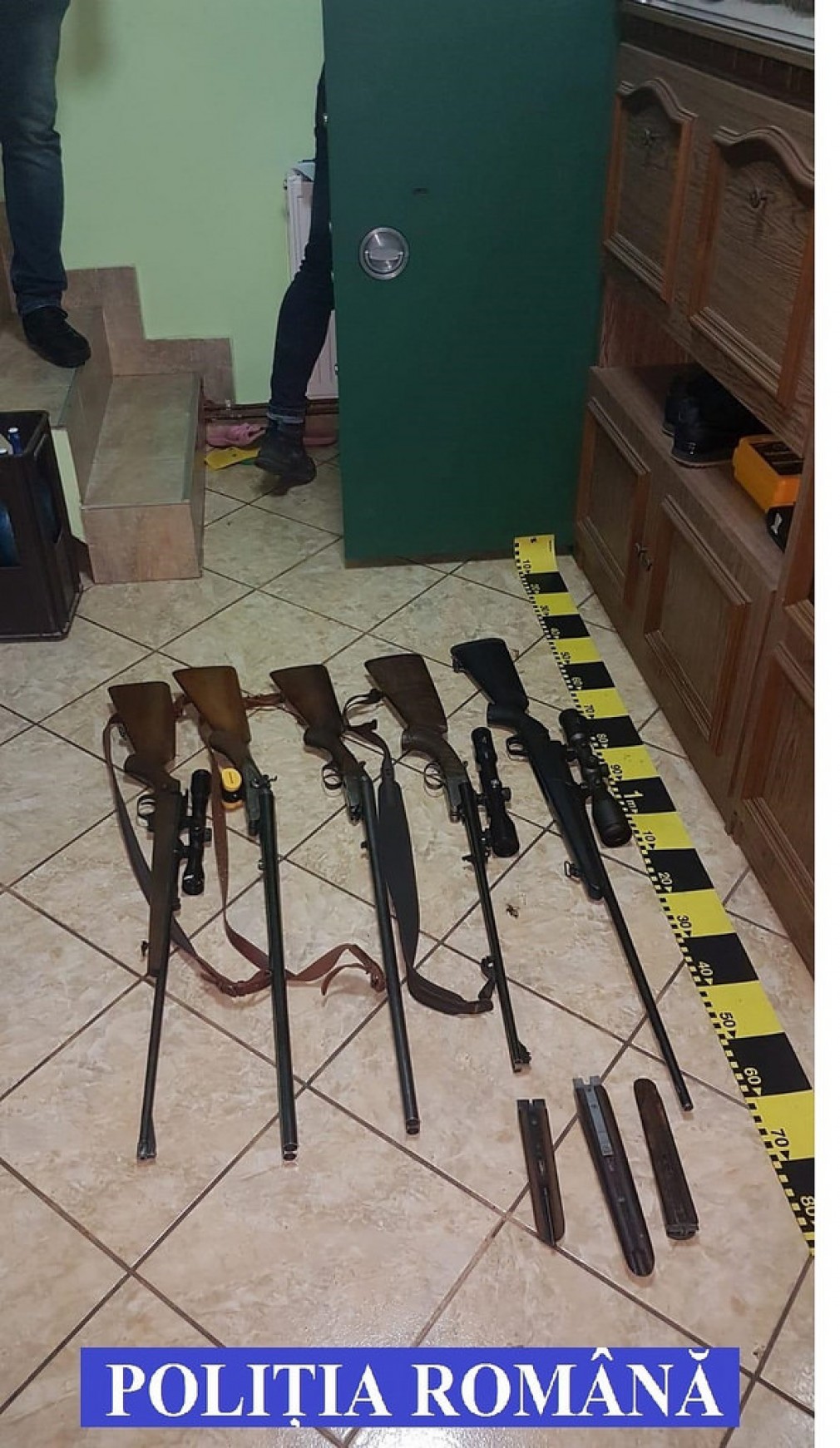 Poliţiştii au confiscat peste 250 de arme, laţuri, capcane, peste două tone de carne de vânat