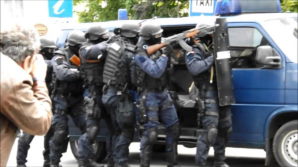 Jandarmeria cumpără 1.000 de pistoale după uciderea unui polițist