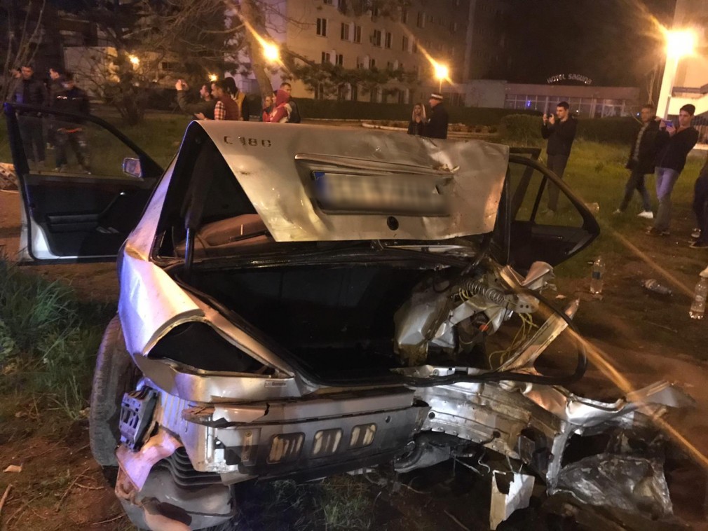 Grav răniţi într-un accident în Mamaia, în care au fost implicate trei autoturisme