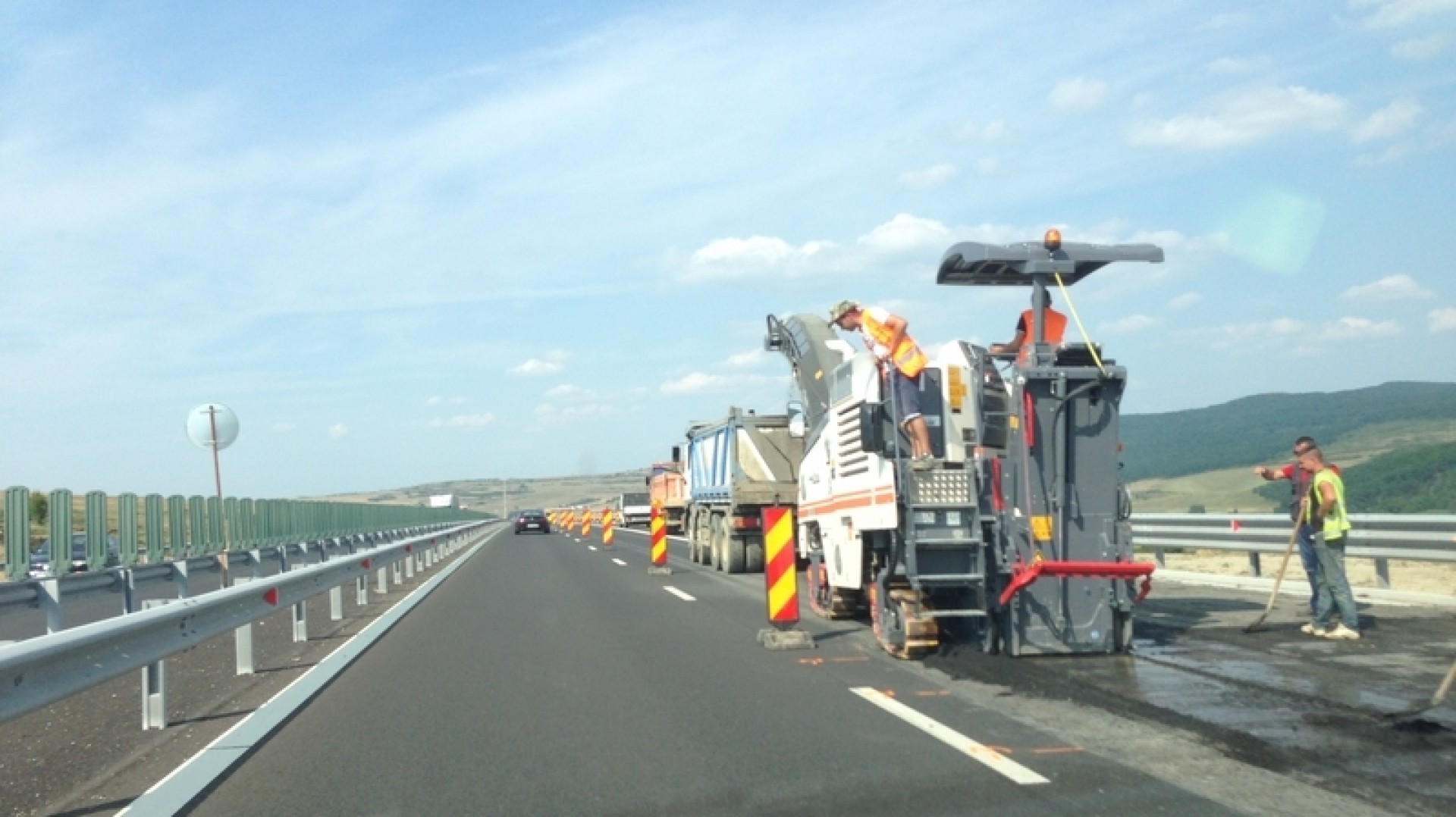 Lucrări de reparaţii autostrăzi, traficul fiind restricţionat