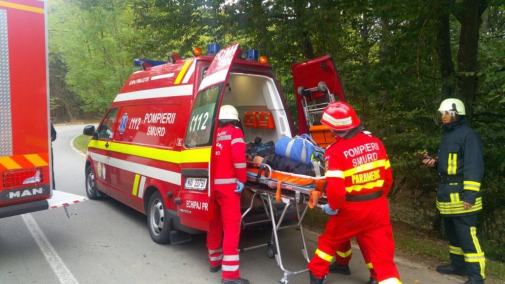 Cinci răniţi, între care un copil, în urma unui accident rutier produs pe Valea Prahovei