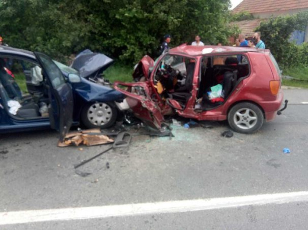Accident TERIBIL: Două persoane au murit, iar una se află în stare gravă