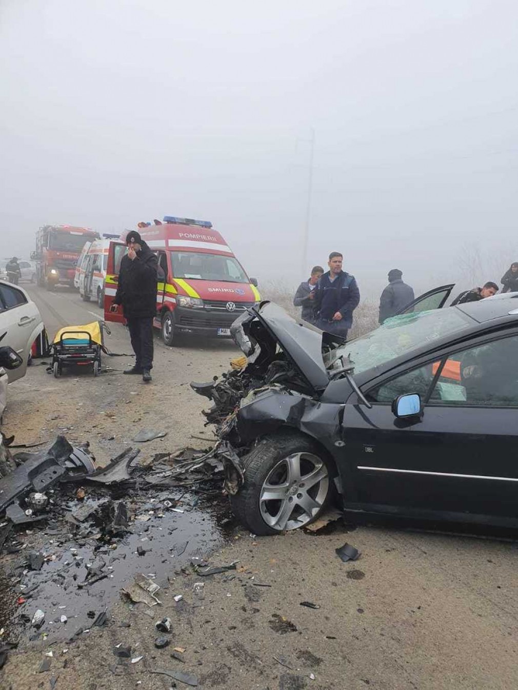 Doi morţi şi şapte răniţi, într-un accident în care au fost implicate două autoturisme
