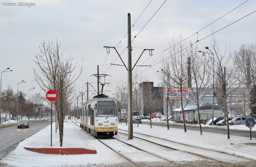 Tramvaie blocate de gheață în București
