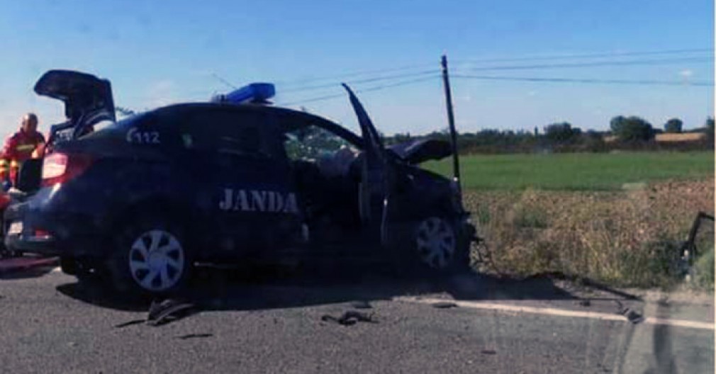 Mașină a jandarmeriei, implicată în accident