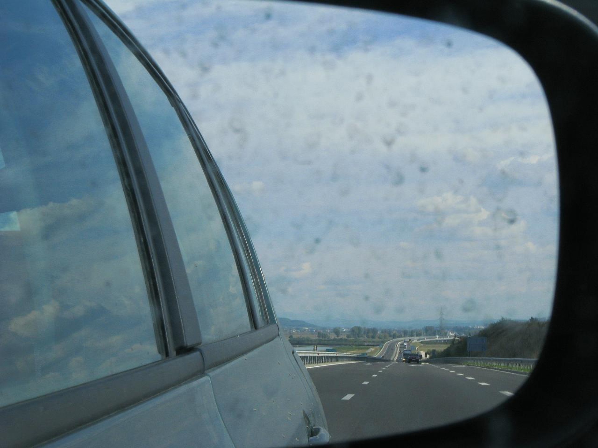 Trafic restricţionat pe Autostrada Bucureşti - Piteşti pentru trasarea marcajelor rutiere