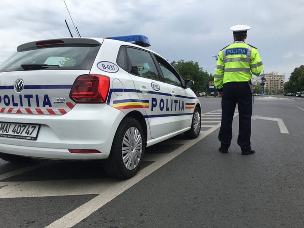 Fost poliţist a refuzat să oprească maşina la semnalul rutier şi să se legitimeze